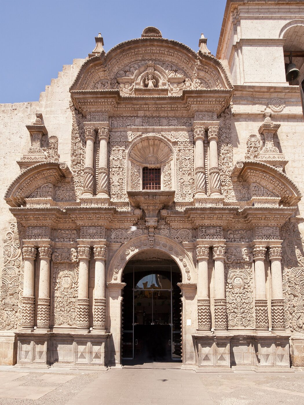 Claustros la Compañia en Arequipa