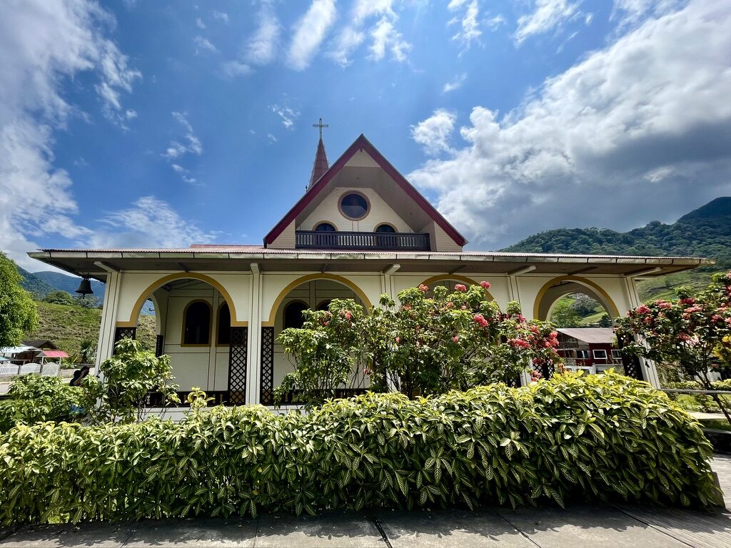 Iglesia Divina Misericordia en Pozuzo
