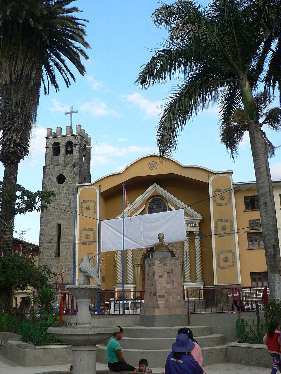 Catedral San Pedro y San Pablo de Coroico en Municipio Coroico