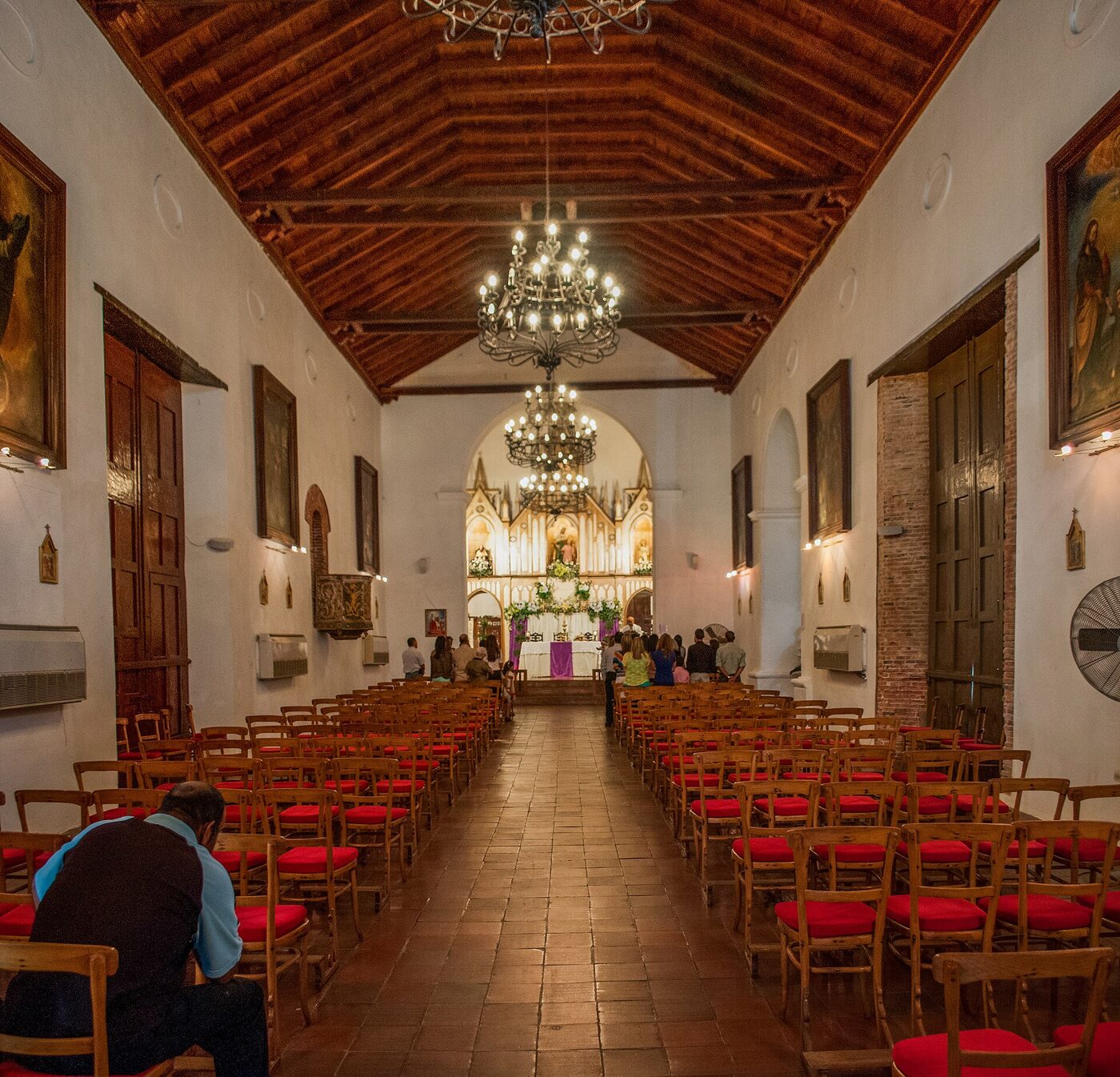 Iglesia Santa Ana en Parroquia Bolívar