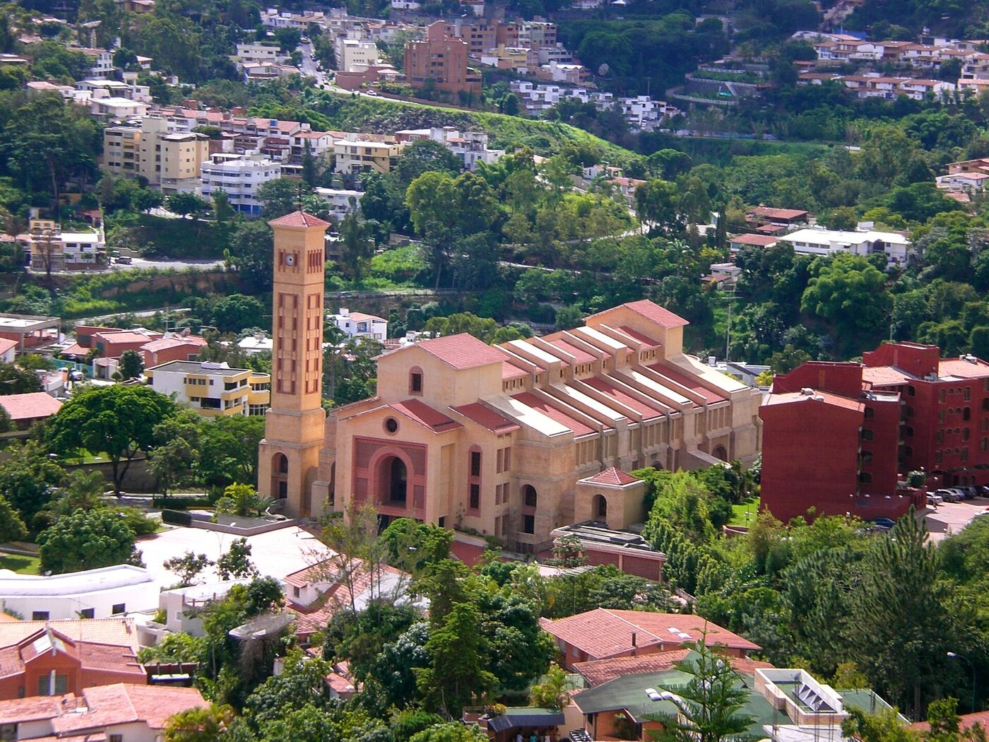 Iglesia de la Sagrada Familia de Nazaret en Hoyo de La Puerta