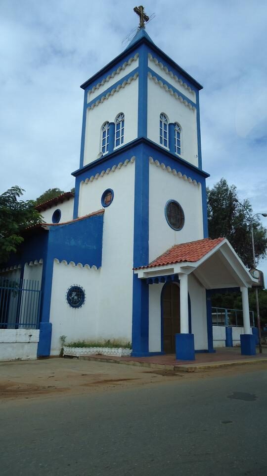 Iglesia de San Juan Bautista en Parroquia La Rosa