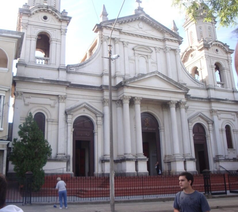 Catedral Basílica San Juan Bautista en Salto