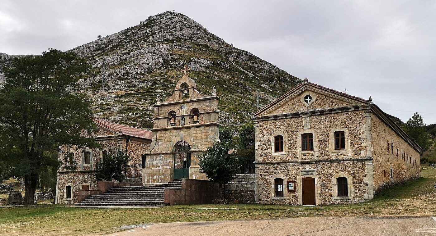 Santuario de la Virgen del Brezo en Santibáñez de la Peña