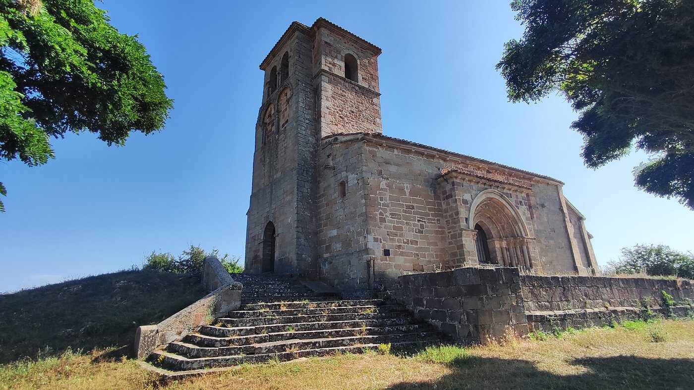 Iglesia de Santa María la Real en Valdeolea
