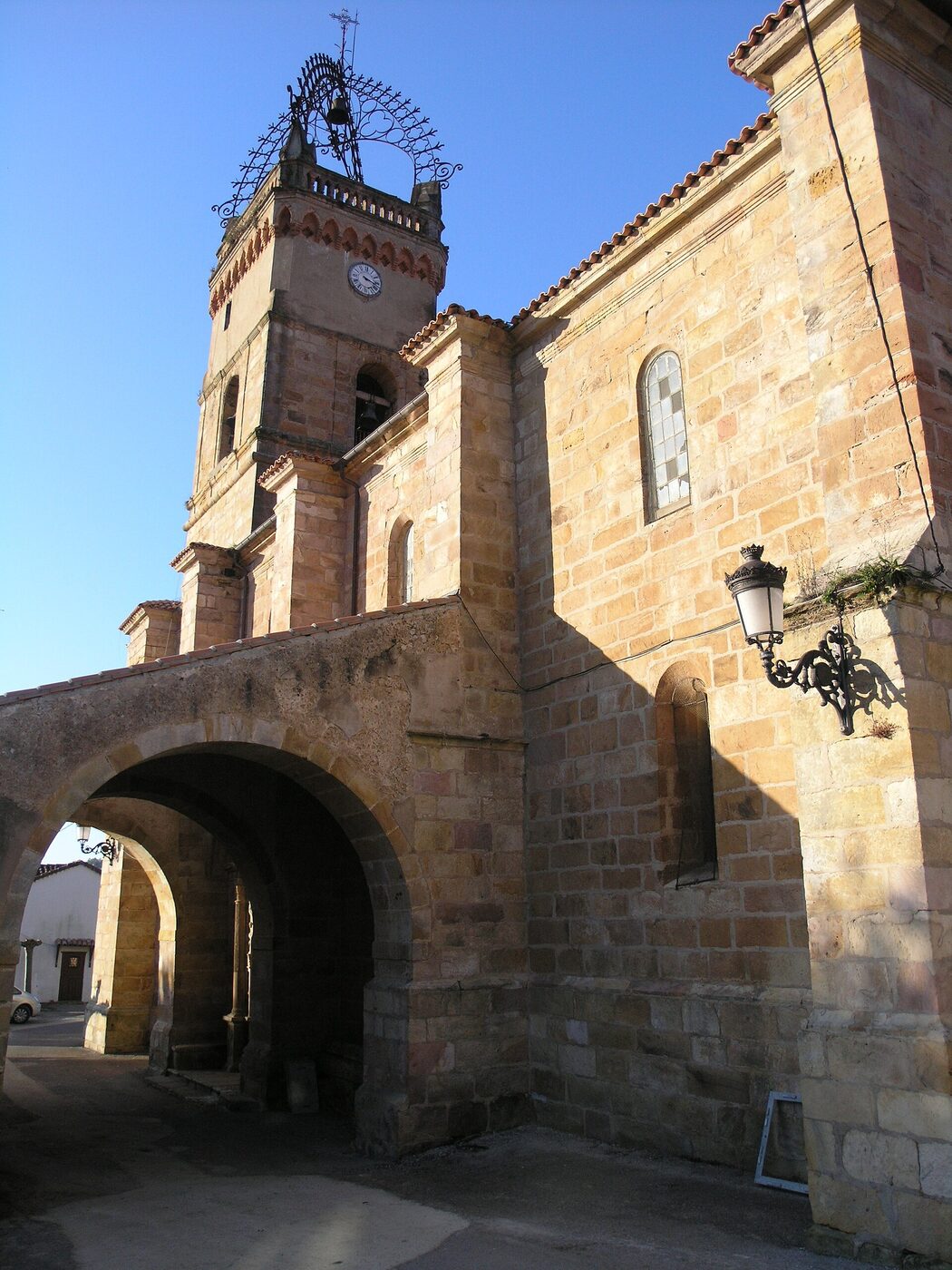 Iglesia de Santa María de la Asunción en Alfoz de Lloredo