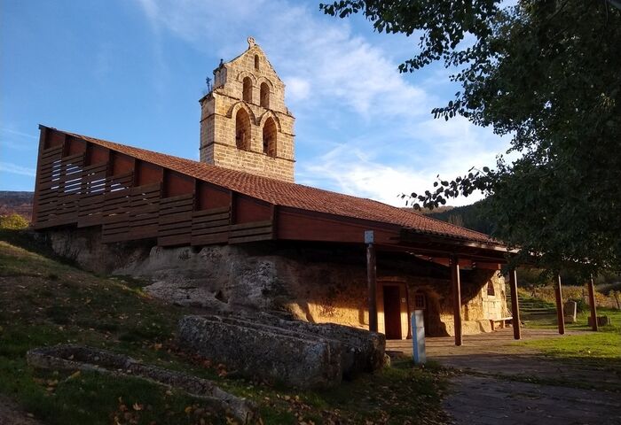 Iglesia rupestre de Santa María de Valverde