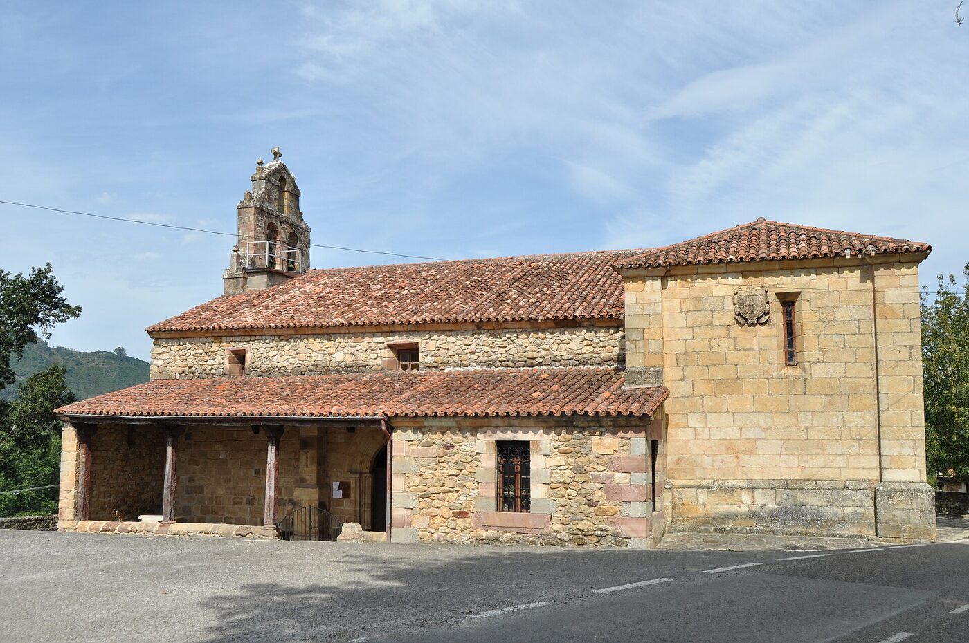 Iglesia de Santa Cecilia en Santiurde de Toranzo