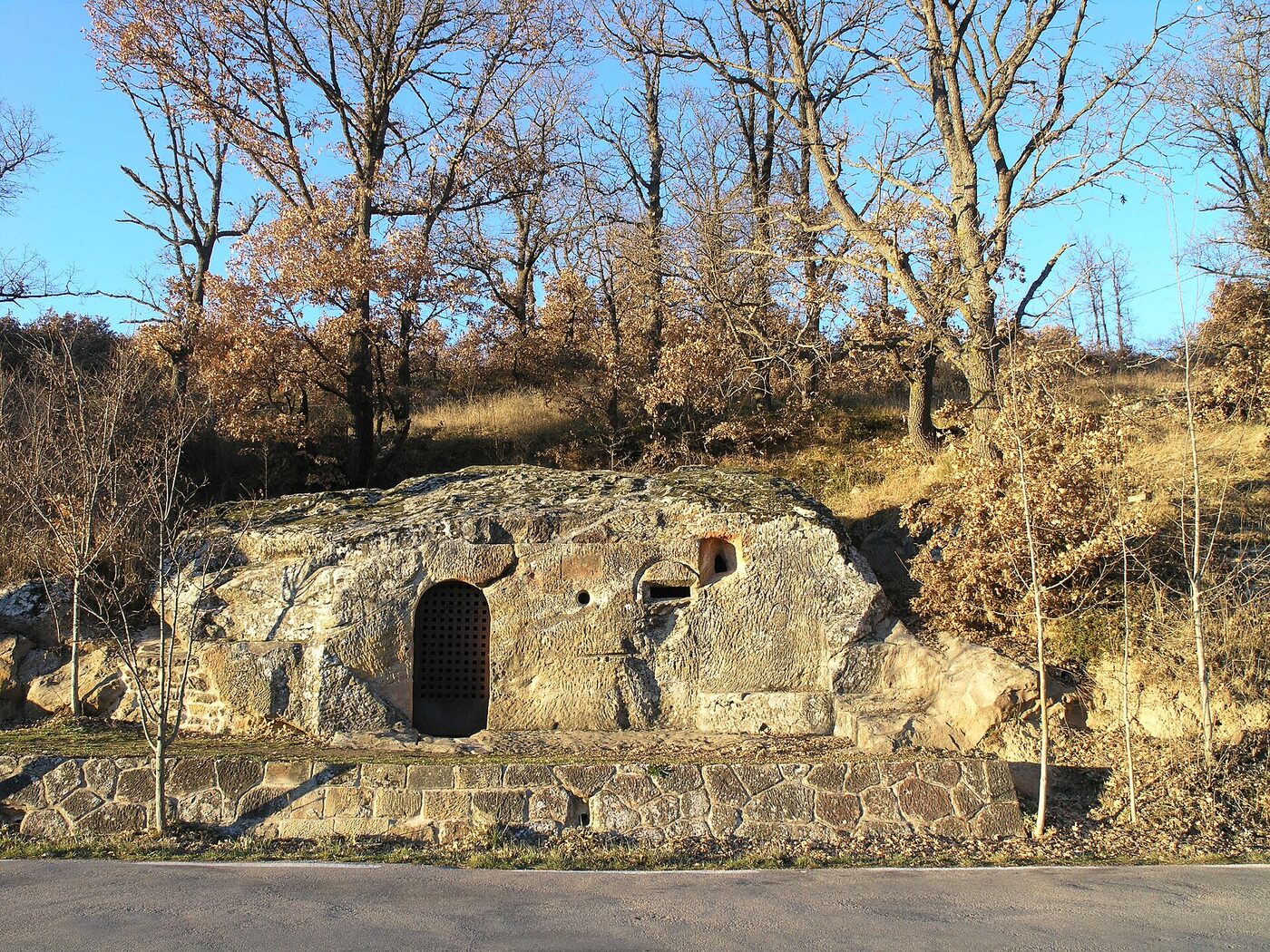 Iglesia rupestre de Cadalso en Valderredible