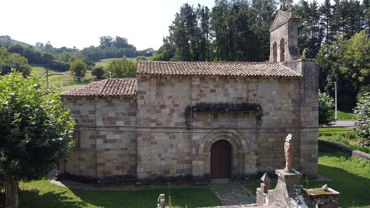 Iglesia de San Juan Bautista en Arenas de Iguña