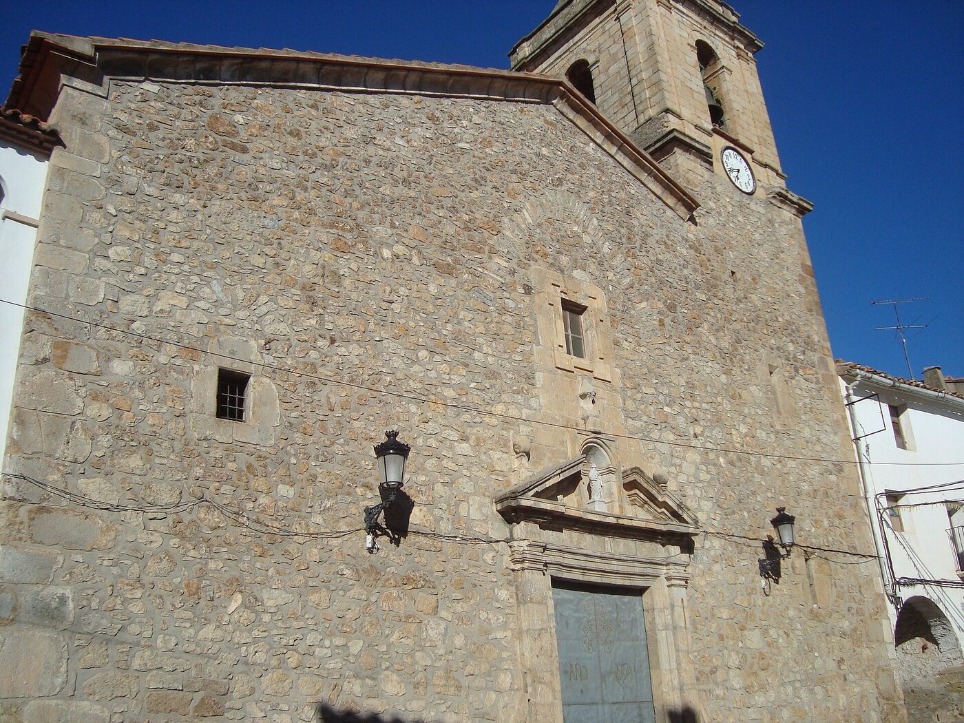 Iglesia Parroquial de Santa Lucía en Castillo de Villamalefa