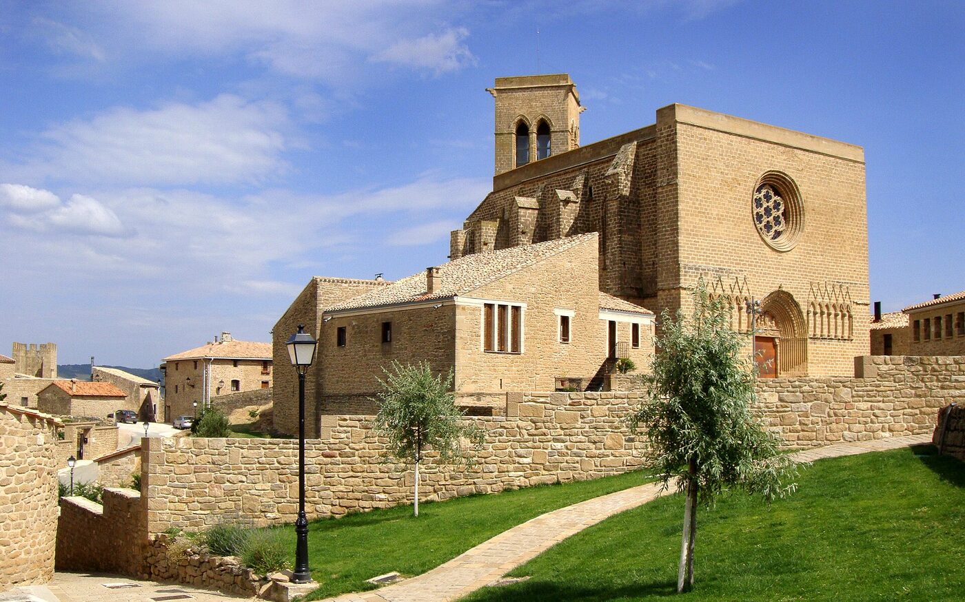 Iglesia de San Saturnino en Artajona