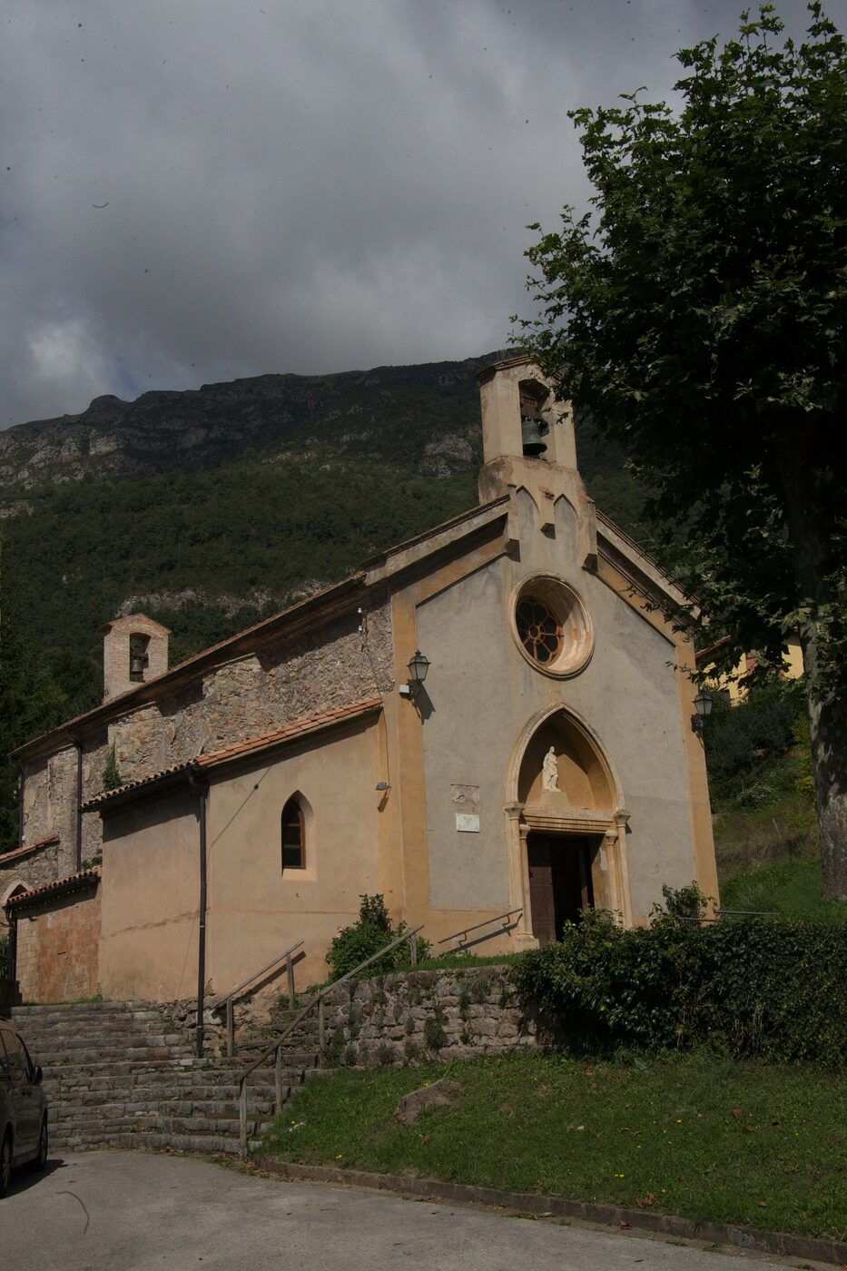 Església de Santa Bàrbara en Ogassa