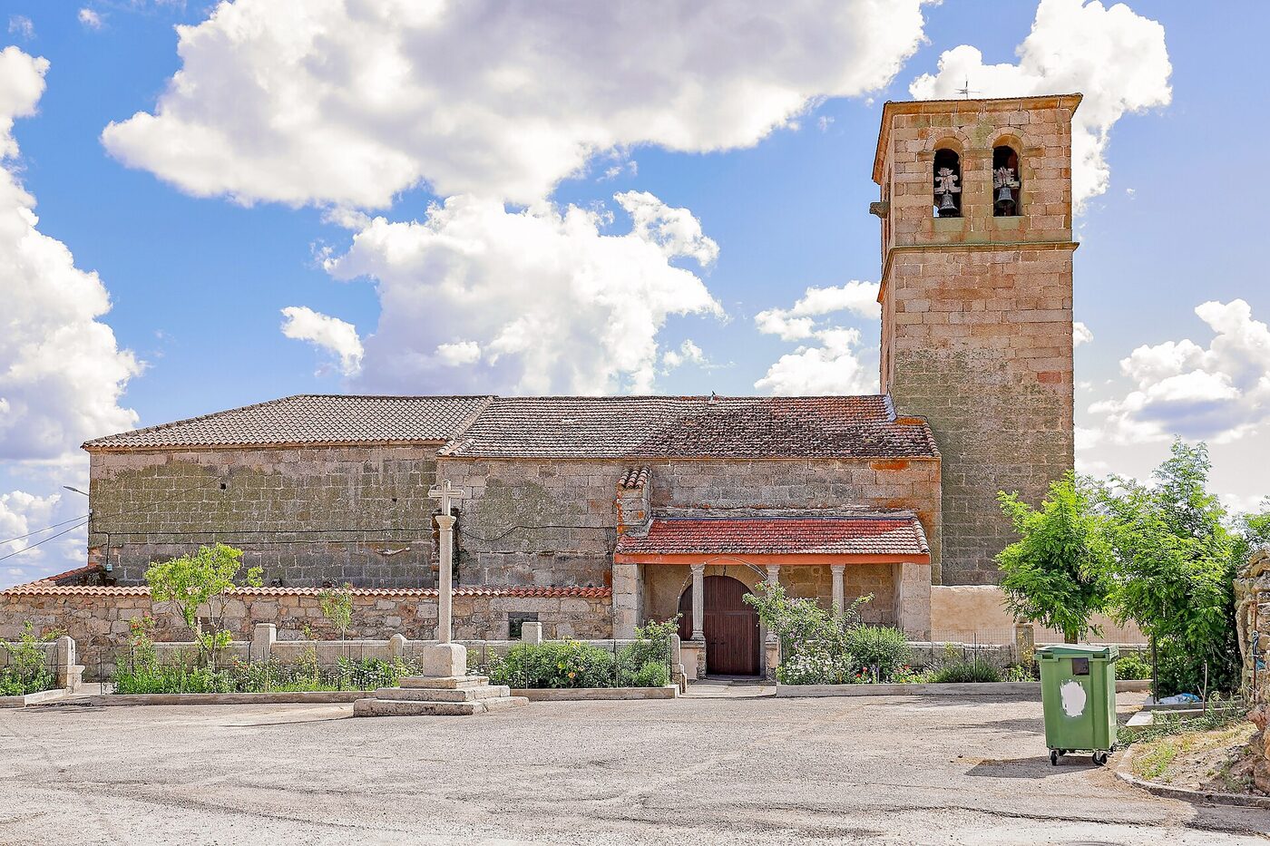 Iglesia Santiago Apóstol en Brincones