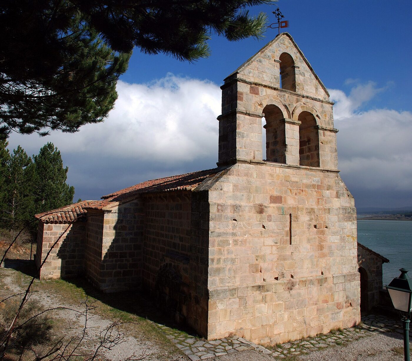 Iglesia de San Andrés de Frontada en Aguilar de Campoo