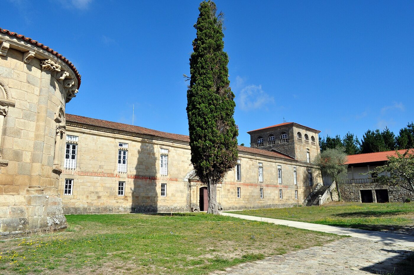 Igrexa do Divino Salvador de Ferreira de Pantón en O Castro de Ferreira