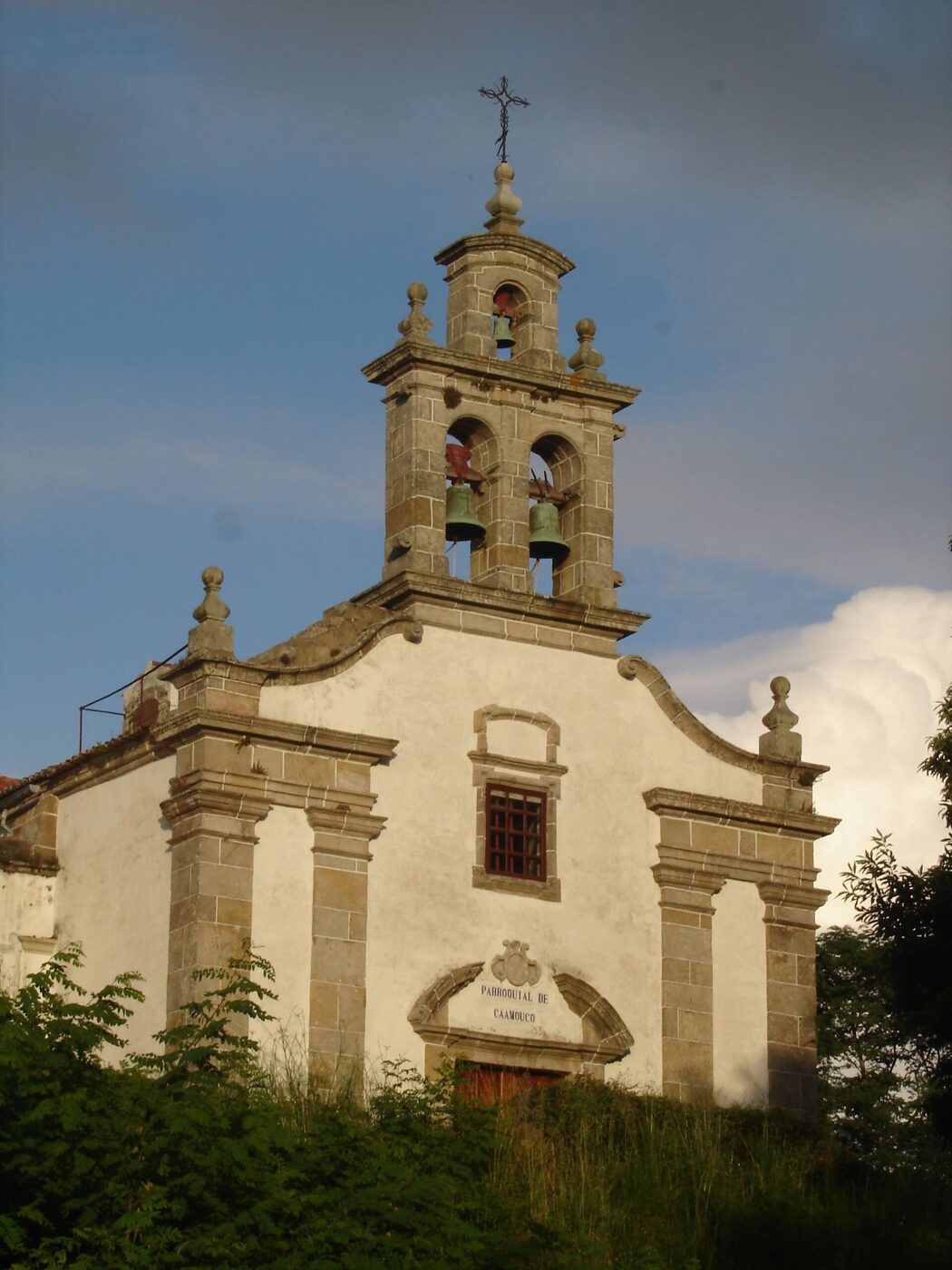 Igrexa de San Vicente de Caamouco en Ares