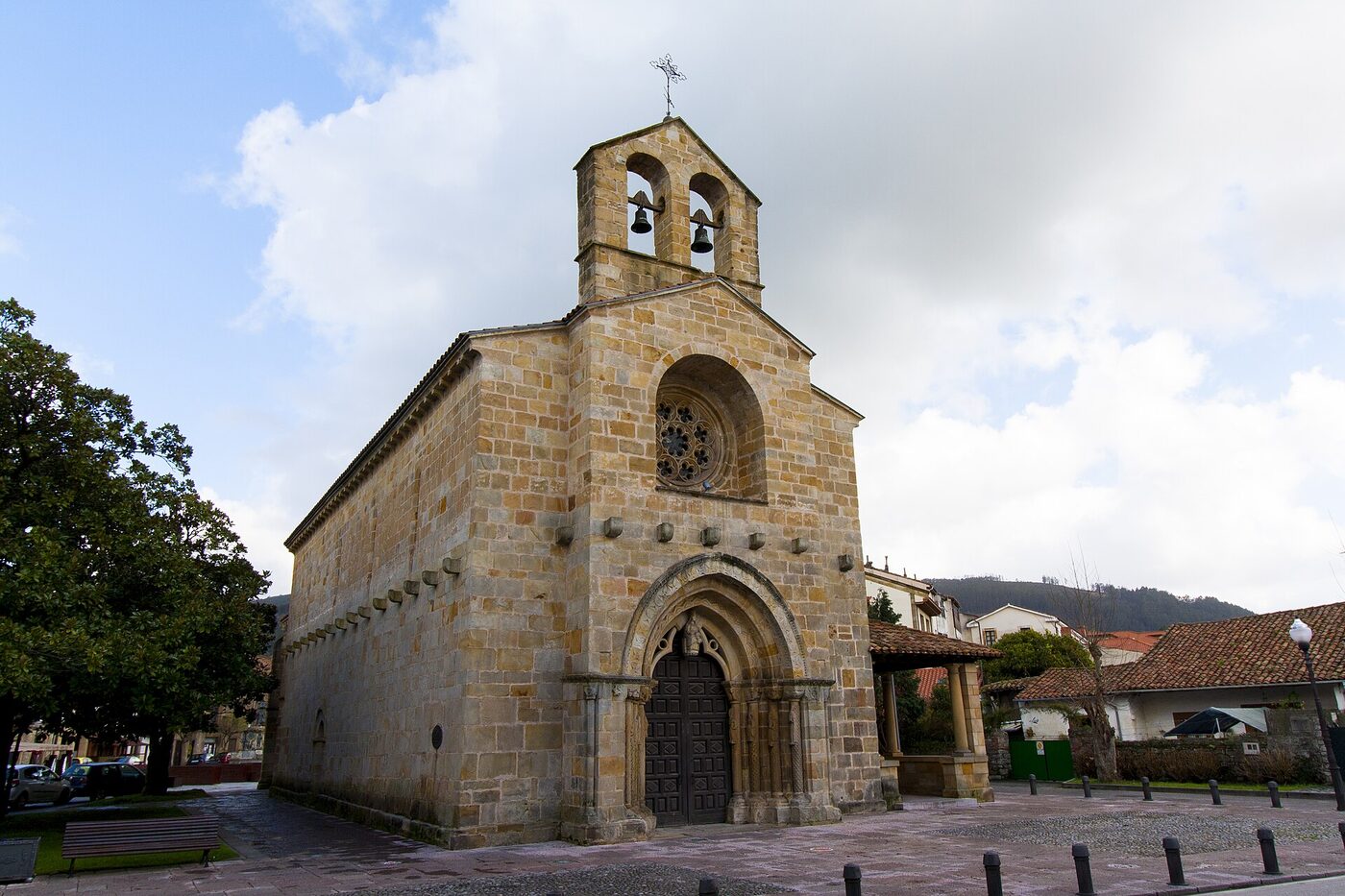 Iglesia de Santa María de La Oliva en Villaviciosa