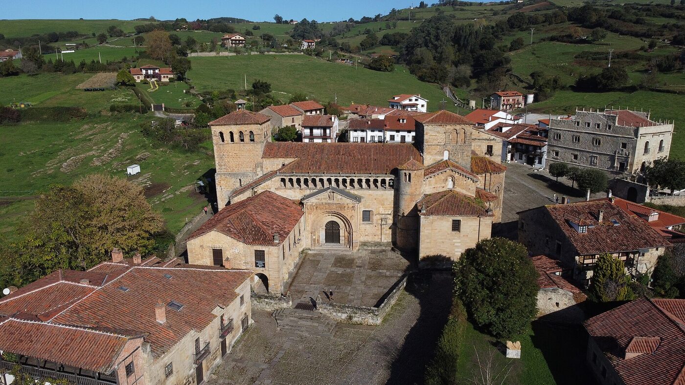 Colegiata de Santillana del Mar en Santillana del Mar