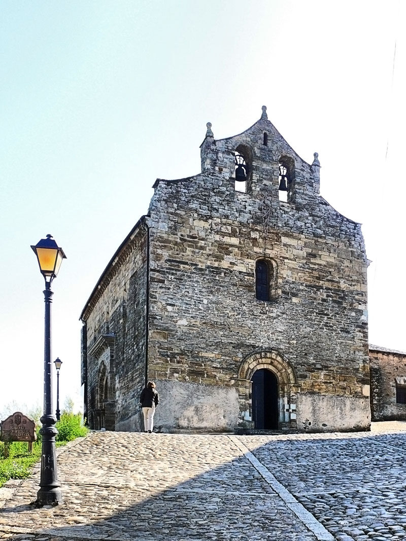 Iglesia de Santiago Apóstol en Villafranca del Bierzo