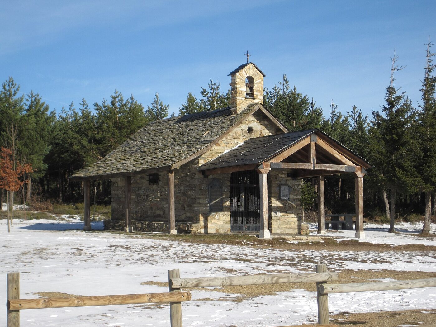 Ermita de Santiago en Santa Colomba de Somoza