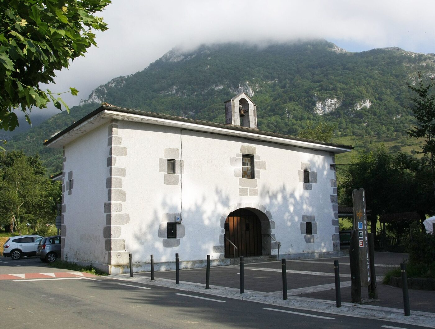 Larraitzko ermita en Abalcisqueta