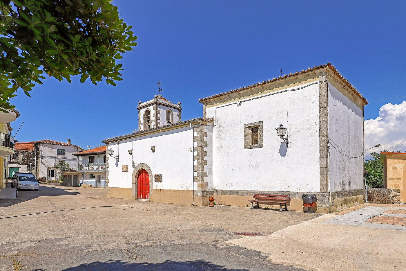Iglesia de San Bartolomé en Molinillo