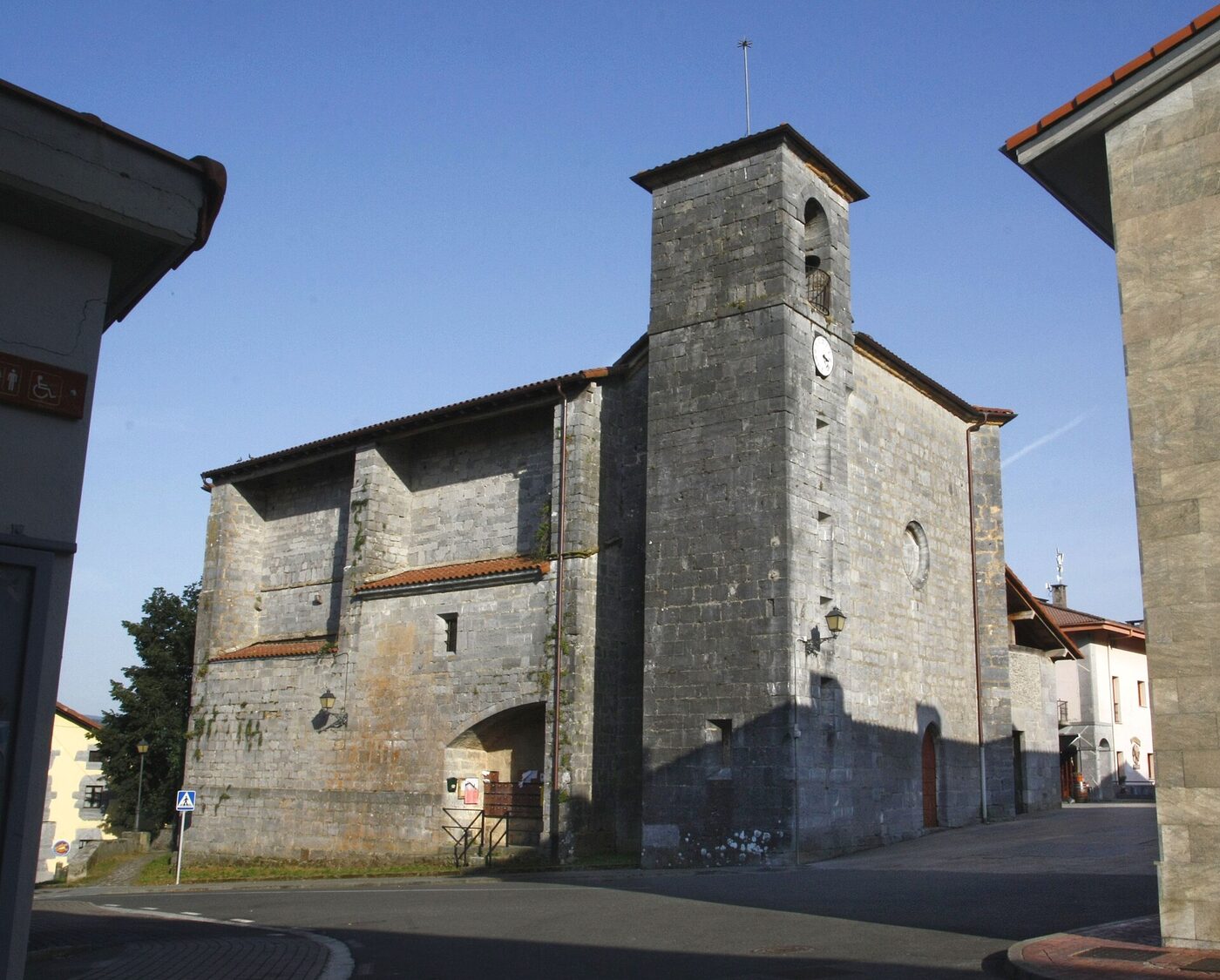 San Esteban eliza en Larraul
