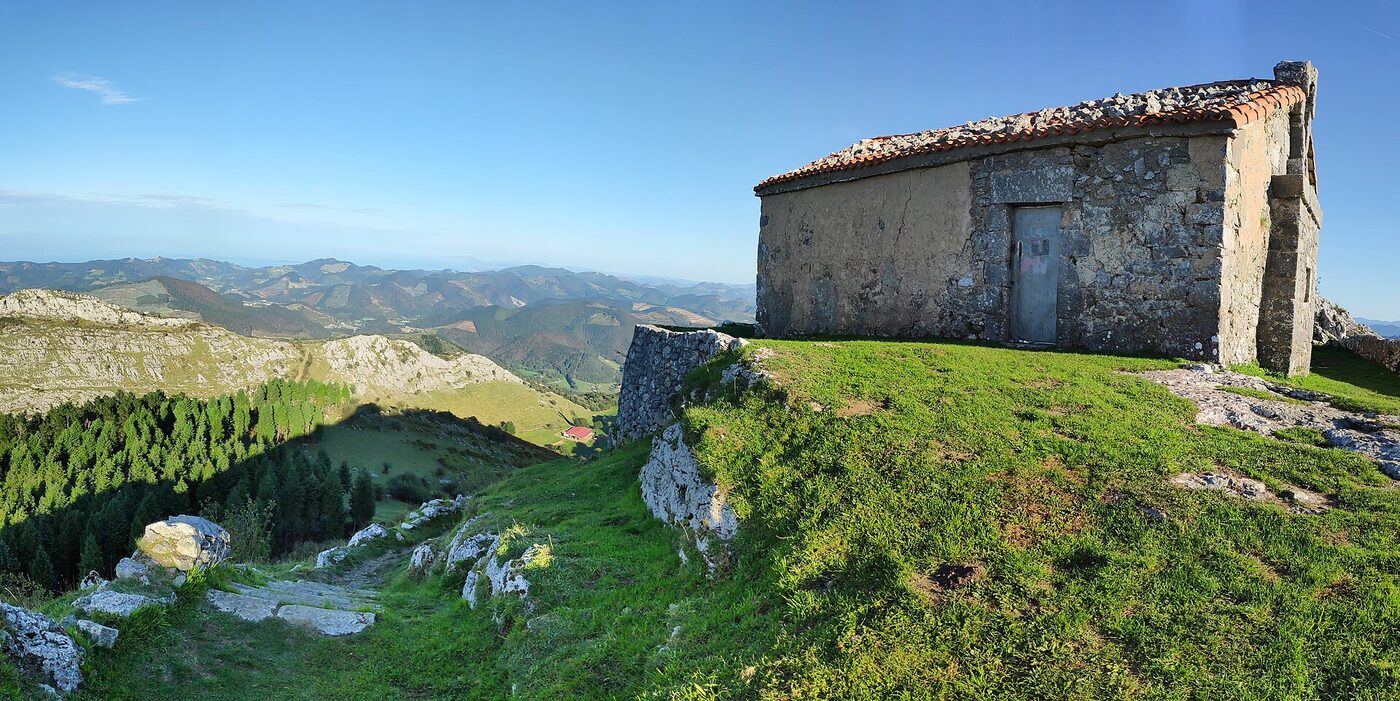 Santa Eufemia baseliza en Aulesti