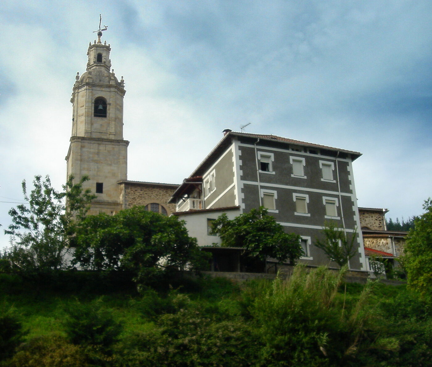 San Pedro eleiza en Dima