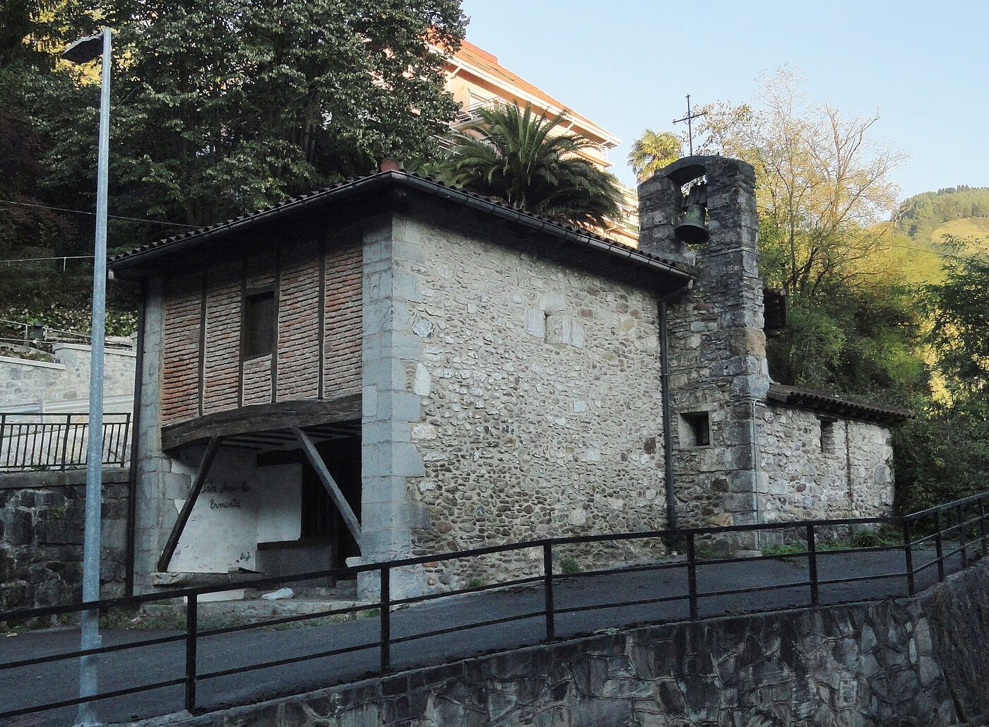 San Joseko ermita en Belaunza