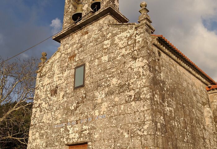 Igrexa de San Martiño de Lesende