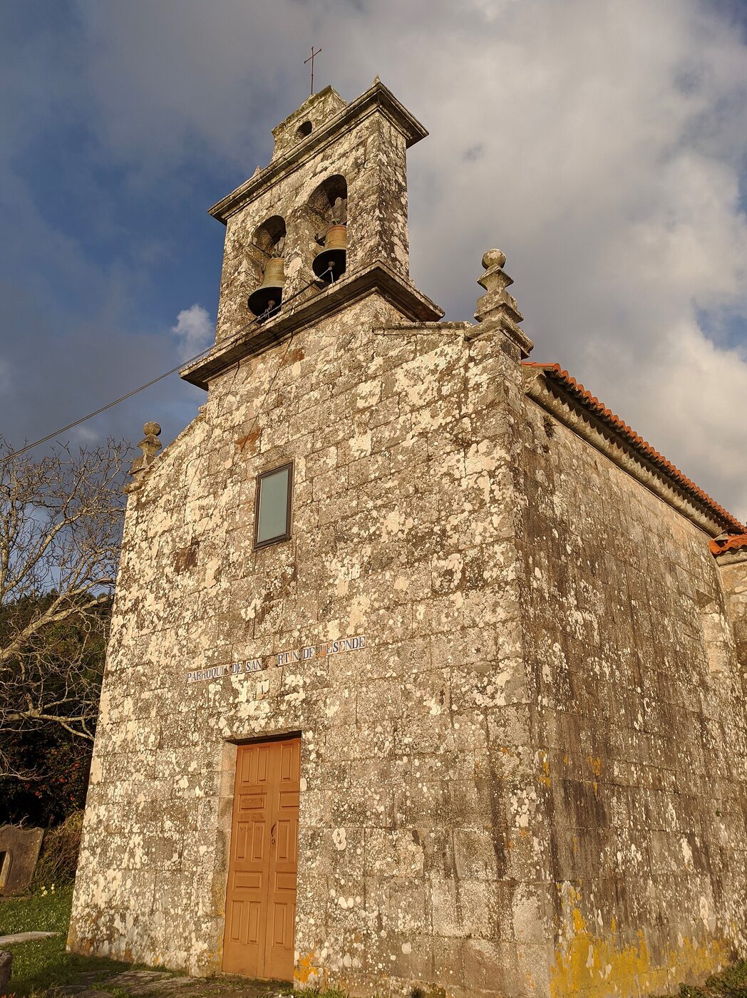 Igrexa de San Martiño de Lesende en Lousame