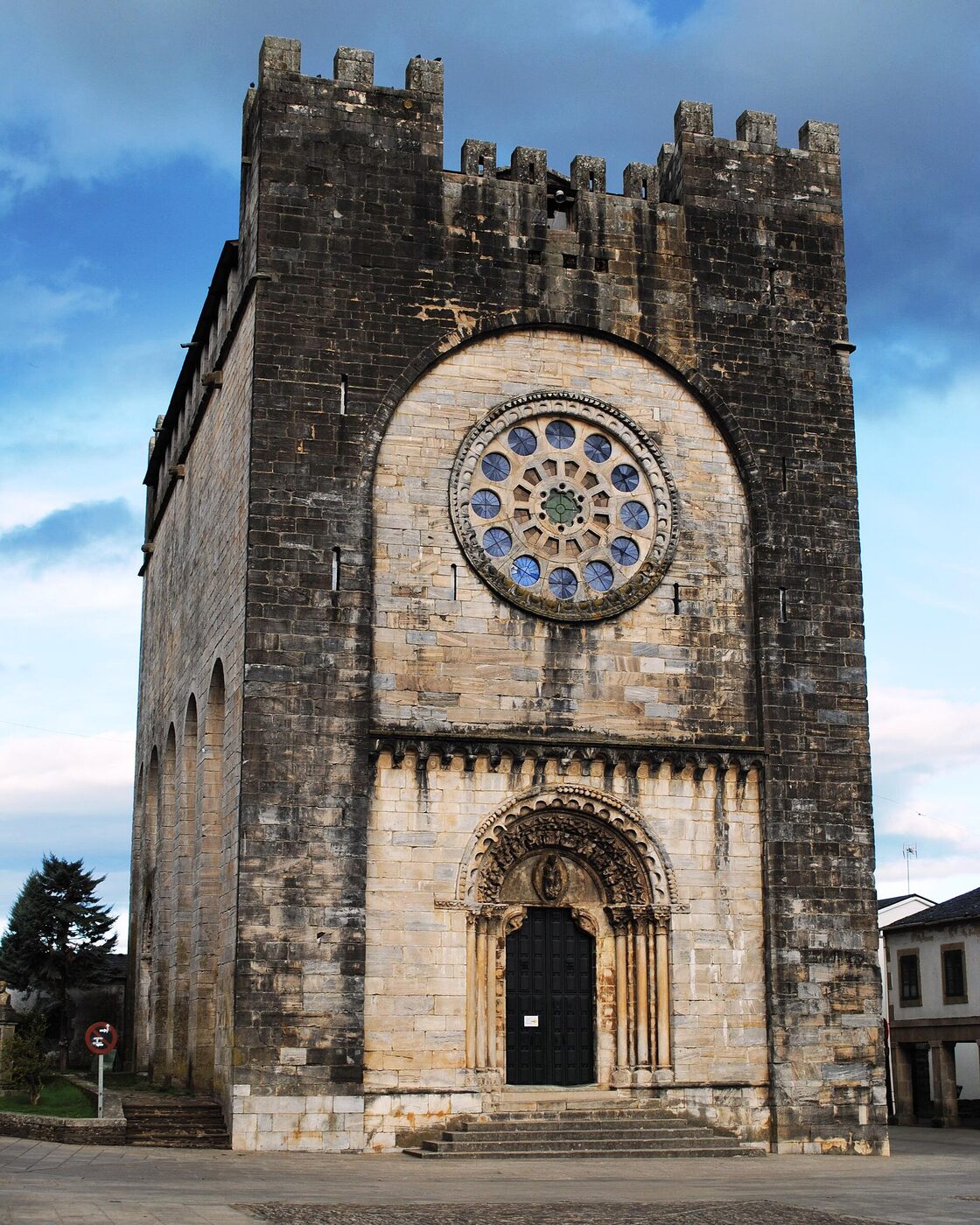 Igrexa de San Nicolao de Portomarín en Portomarín
