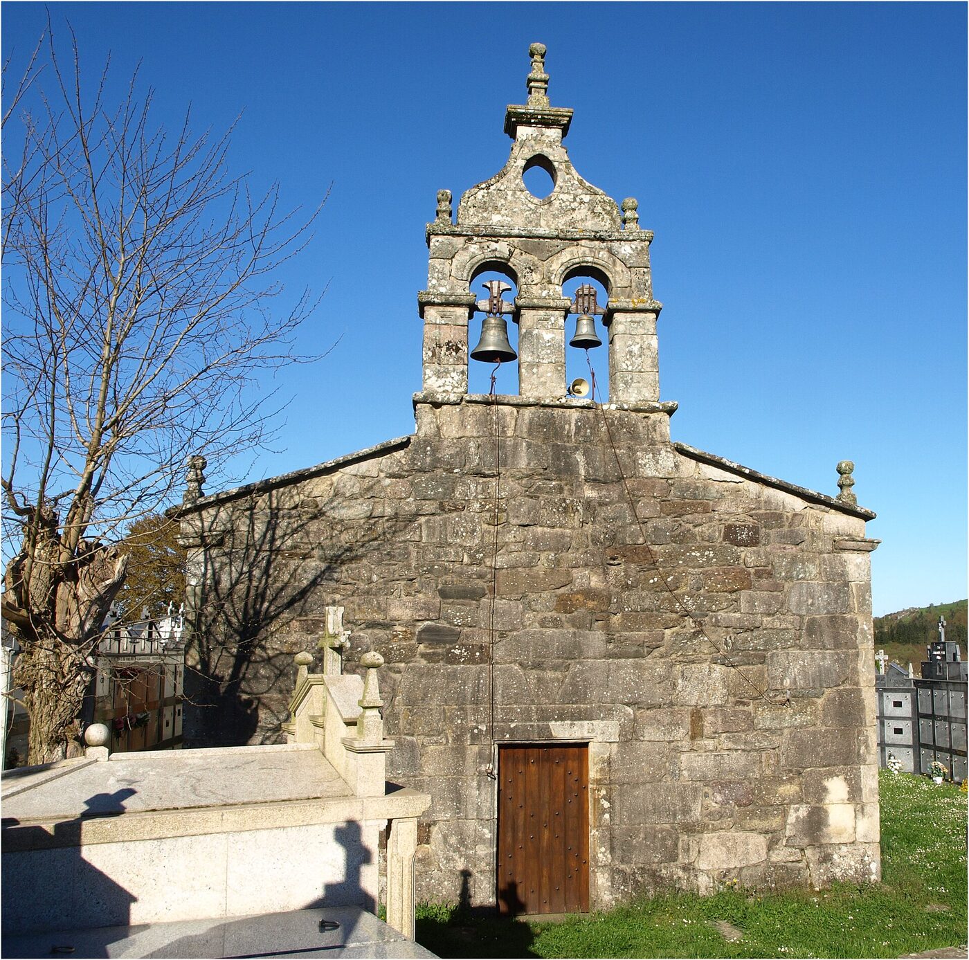 Igrexa de Santiago de Ligonde en Monterroso