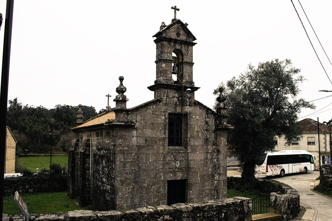 Igrexa de Santiago de Ermelo en Bueu