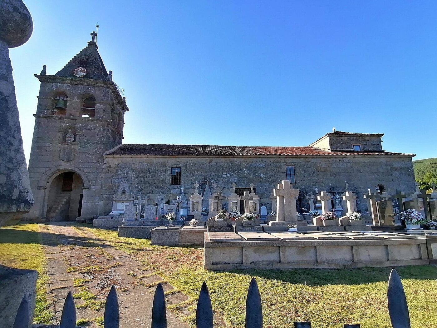 Igrexa de San Pedro do Castro de Laza en Laza