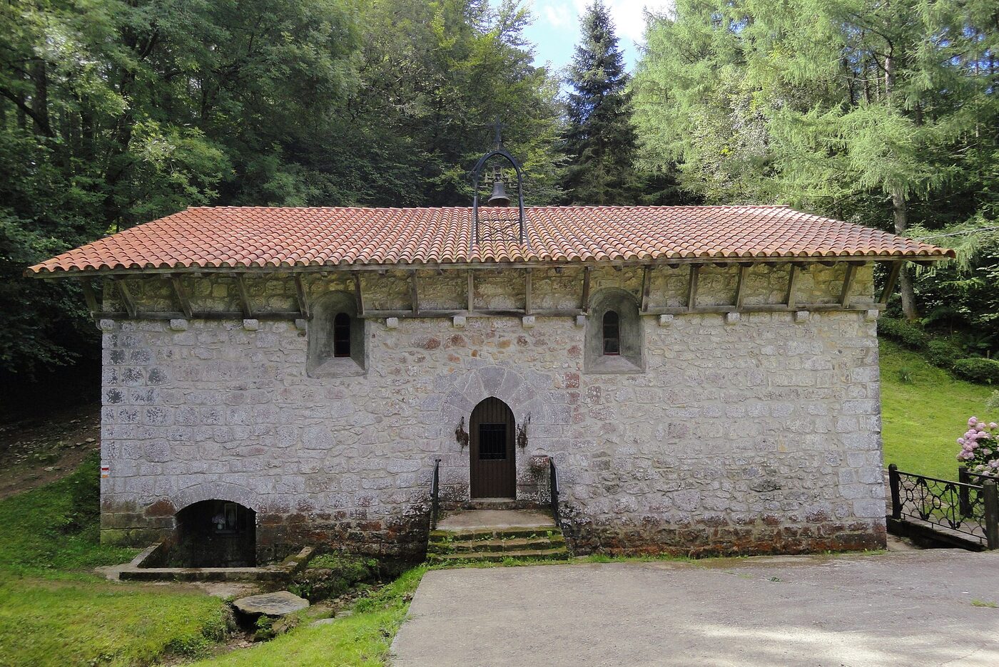 San Juan baseliza en Régil