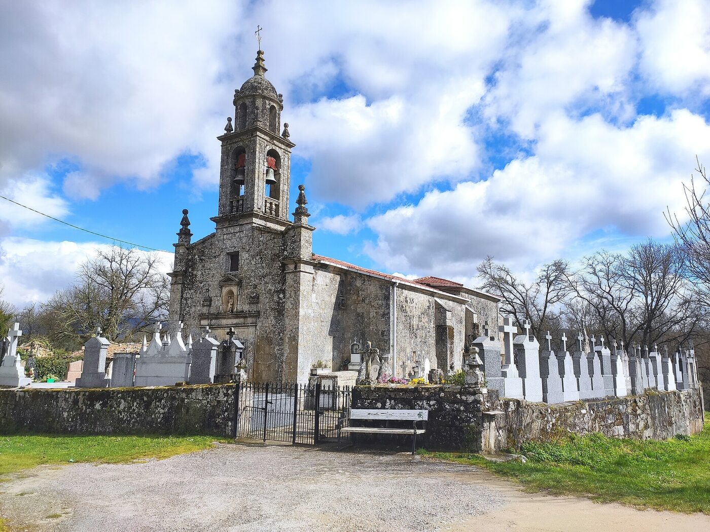 Igrexa de Santiago de Zorelle en Maceda