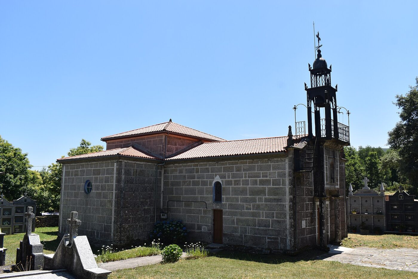 Igrexa de Santa María de Caxide en Parada de Sil