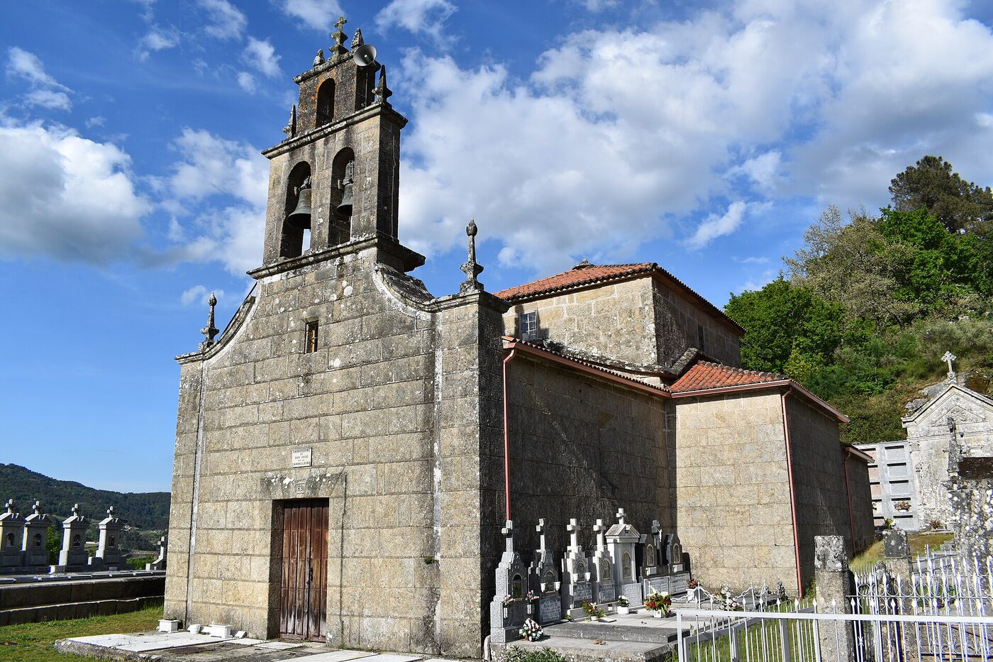 Igrexa de San Xosé da Carballeira en Nogueira de Ramuín