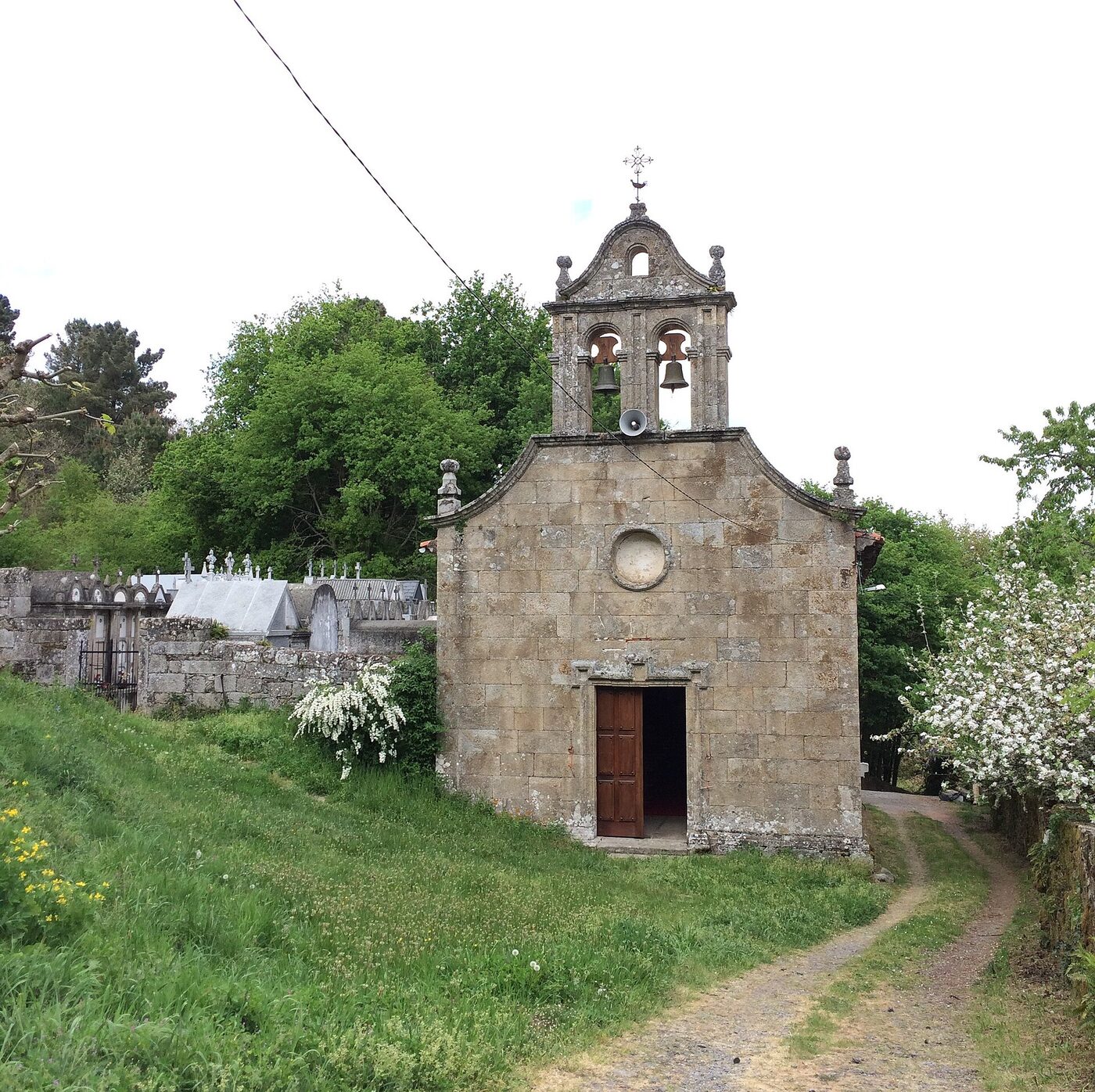 Igrexa de Santiago de Cangas en Pantón