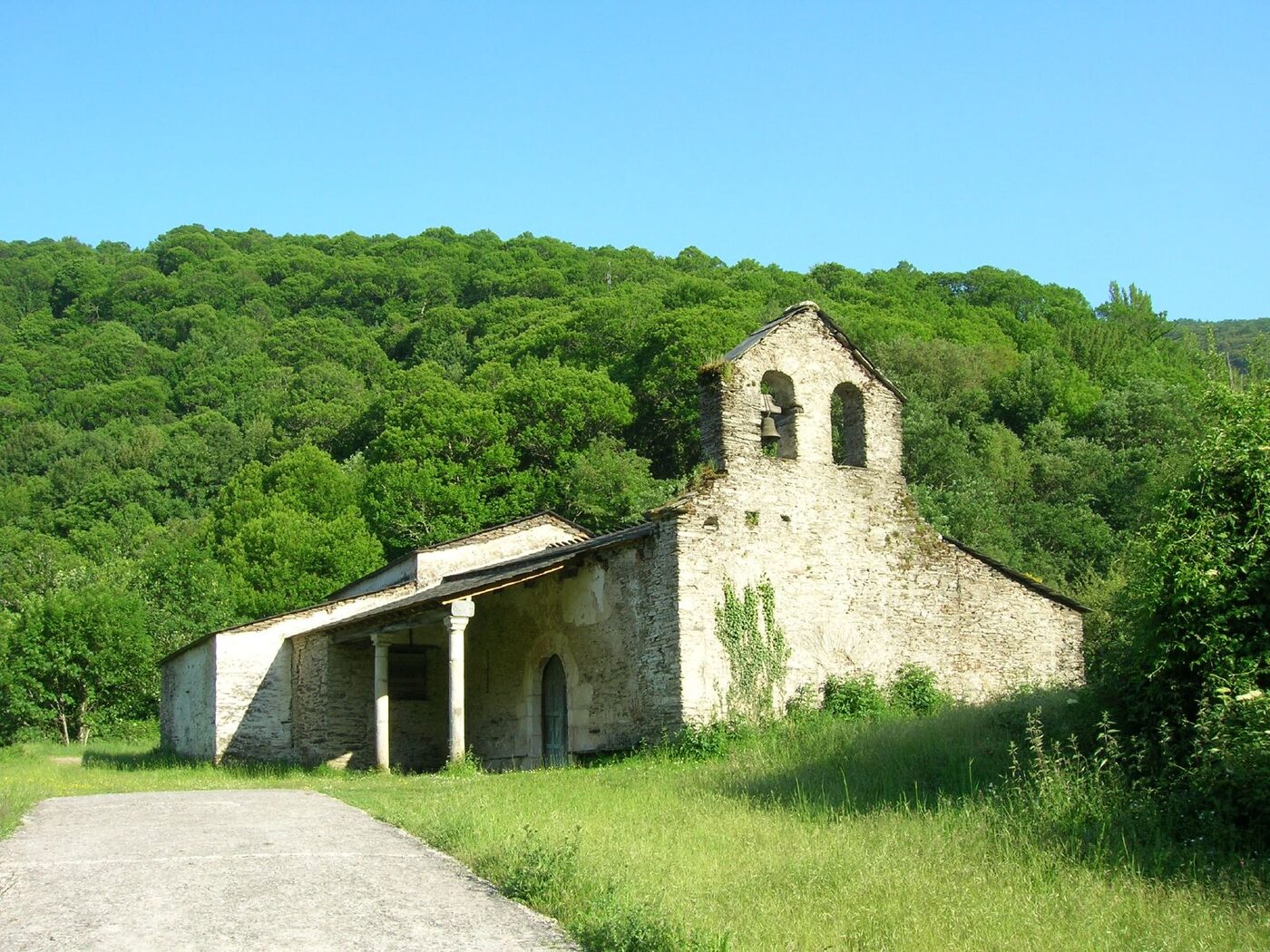 Igrexa de San Pedro de Esperante en Folgoso do Courel
