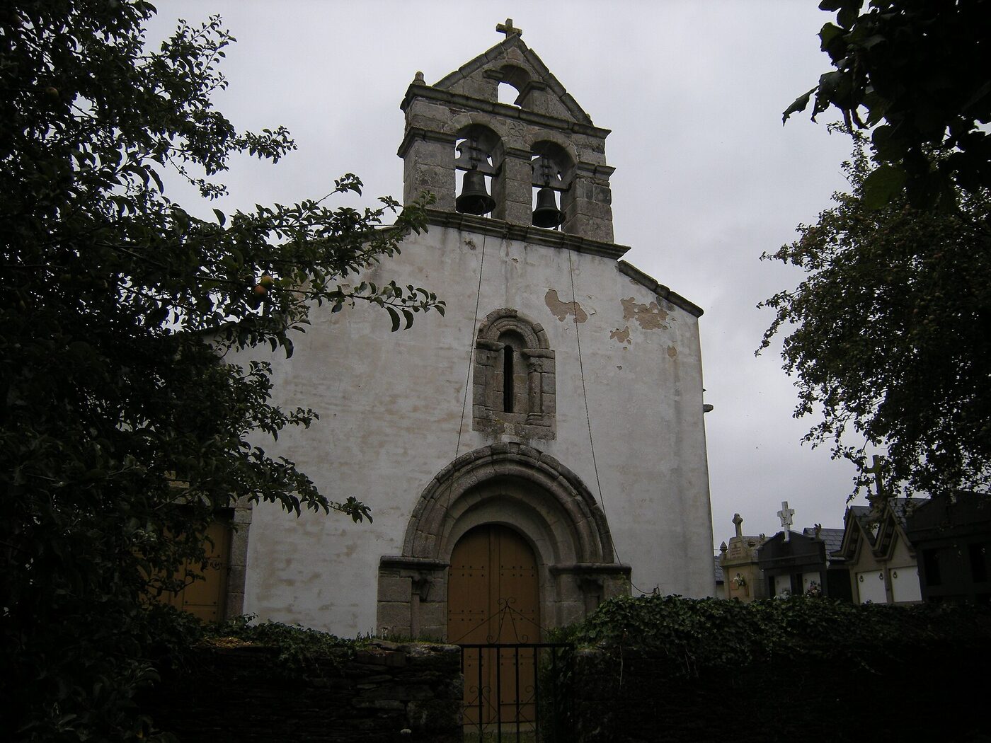 Igrexa de San Pedro de Froián en Sarria