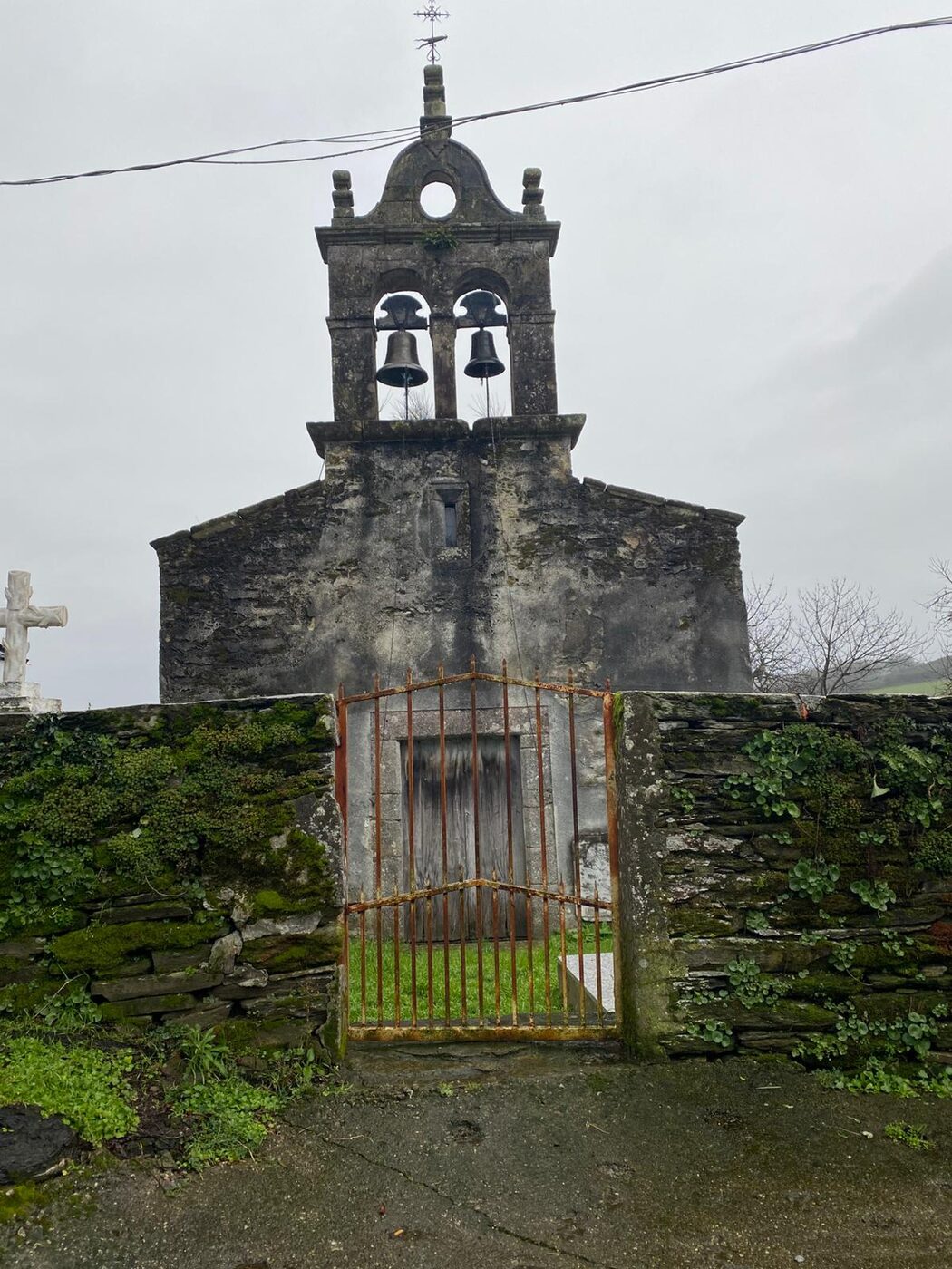 Igrexa de San Salvador de Cesar en Sarria