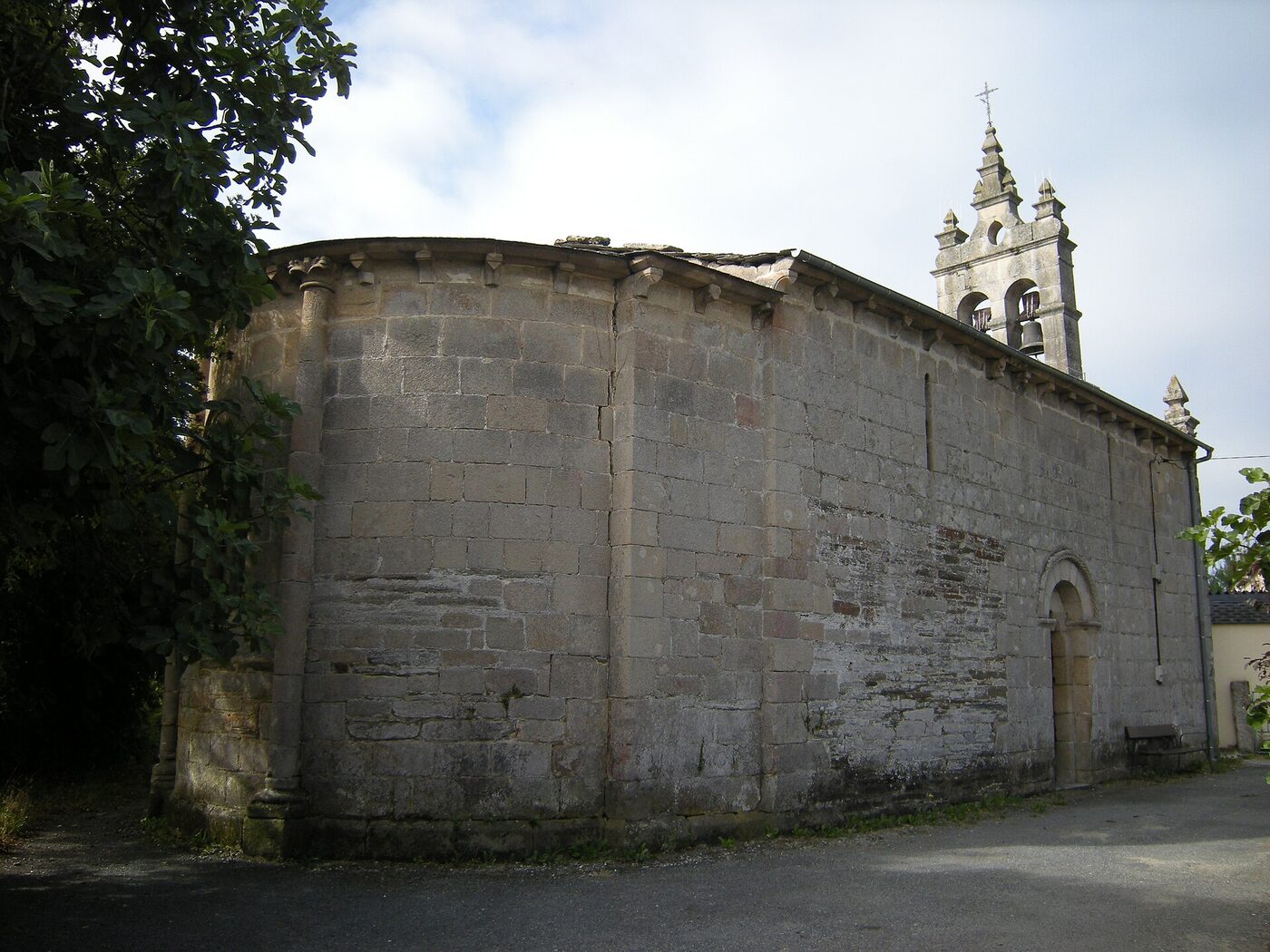Igrexa de Santa María de Corvelle en Sarria