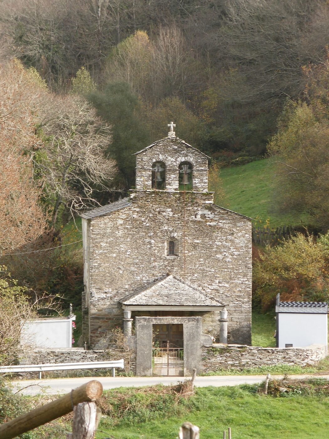 Igrexa de Santa María de Montán en Samos