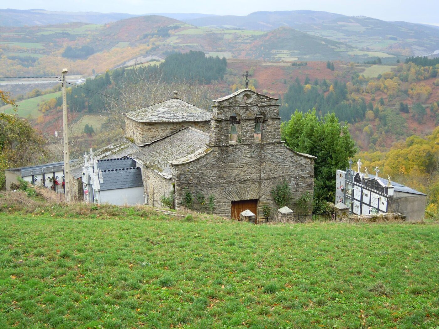 Igrexa de San Pedro de Quintá en As Nogais