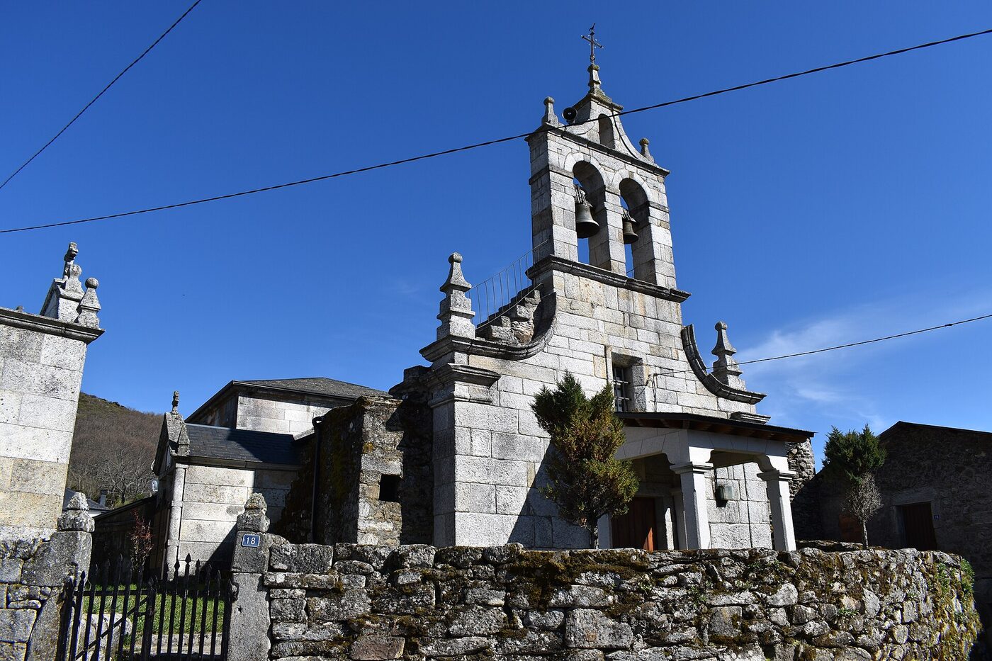 Igrexa de San Bartolomeu de Penouta en Viana do Bolo