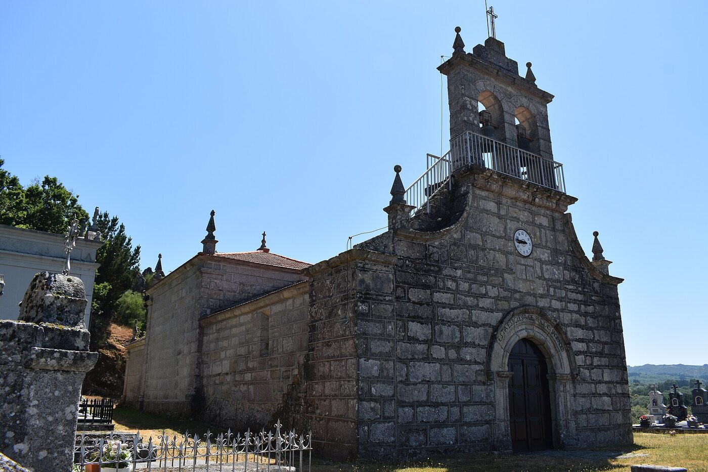 Igrexa de Santa Cruz de Rubiacós en Nogueira de Ramuín